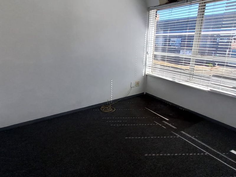 400 m2 Industrial Unit with Office Space | Benrose - Photo 6