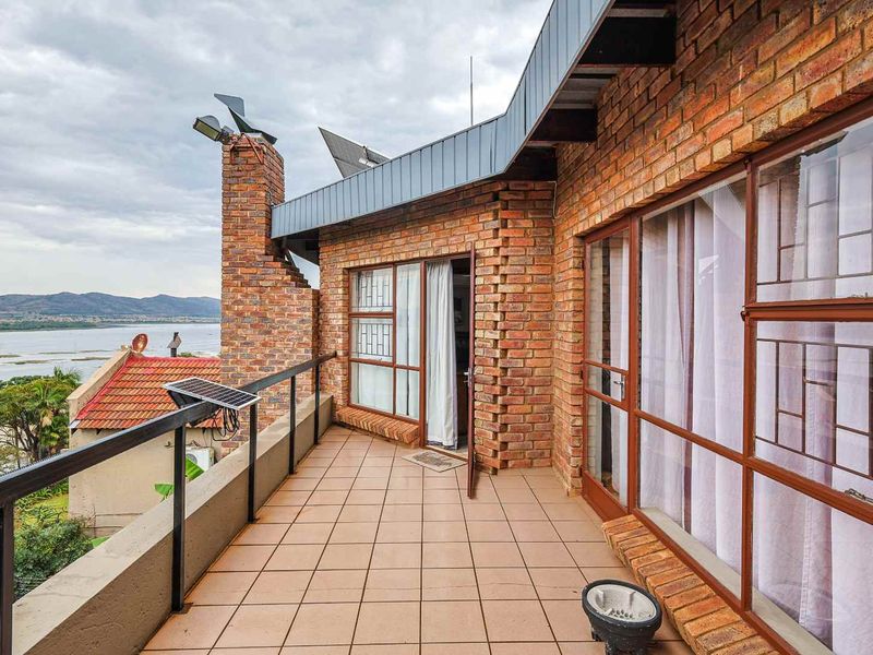 Stunning Off-Grid Oasis - Photo 10