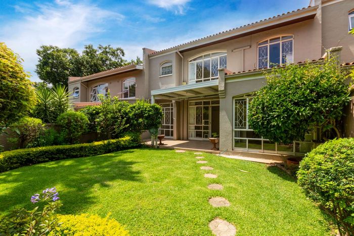 Property #2463152, Townhouse For Sale in Country Life Park