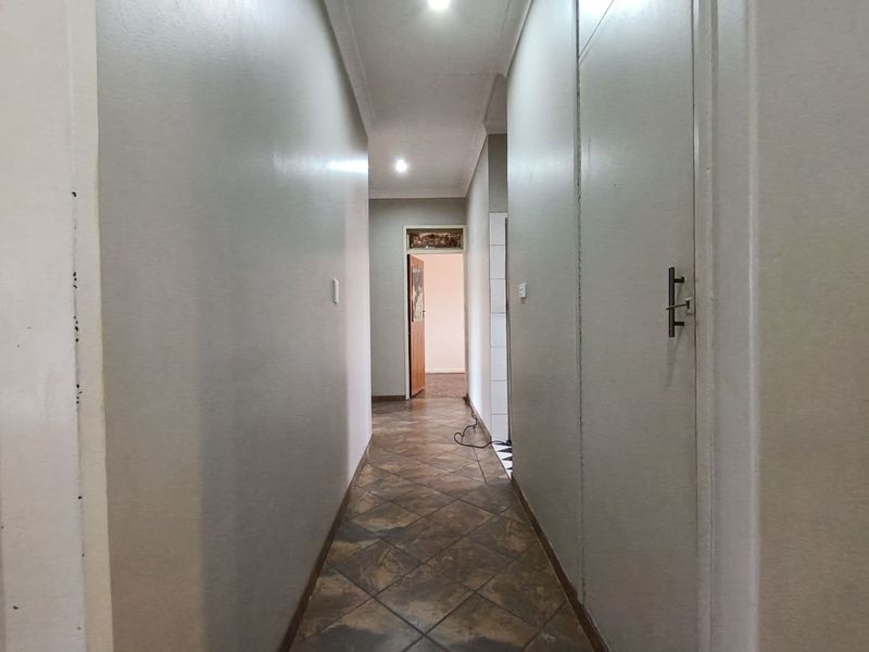 Stylish Top-Floor Living in the Heart of Bloemfontein. - Photo 7