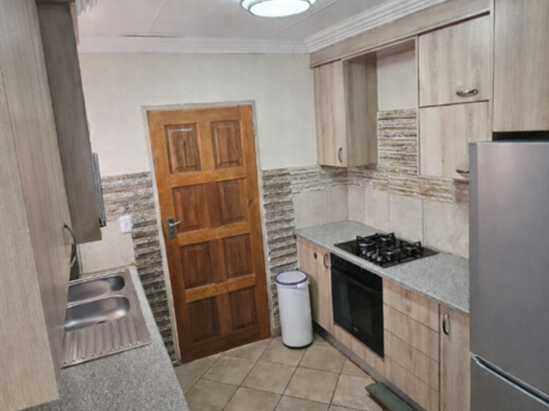 Discover your new home, modern and secure 3 bed in a secure estate - Photo 6