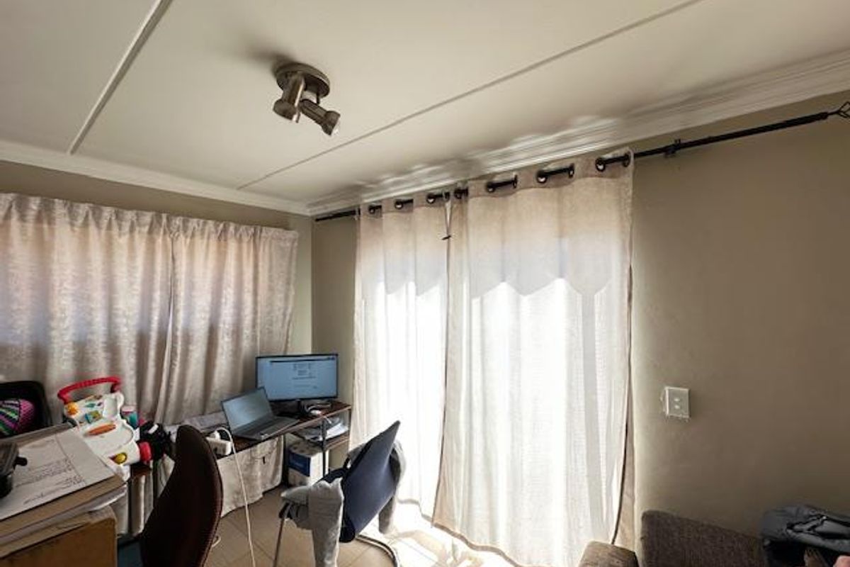 Modern 3-Bedroom Townhouse For Sale in Annlin - Photo 5