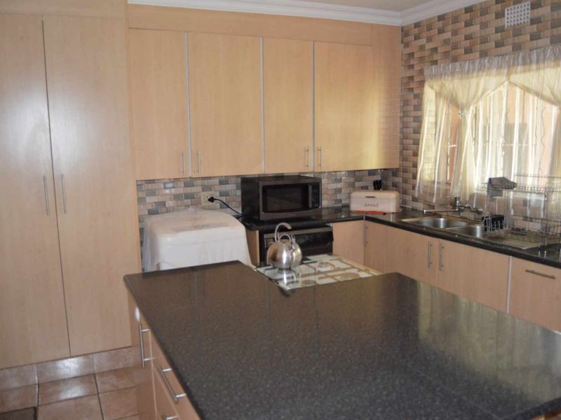 Family Home With A Flatlet In Dinwiddie - Photo 7