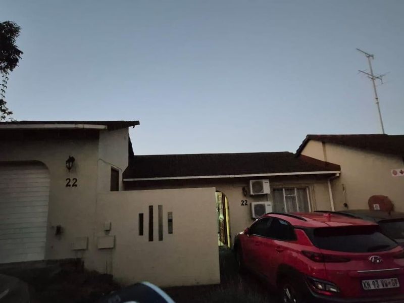 MOVE IN READY APARTMENT IN ESCOMBE - Photo 3