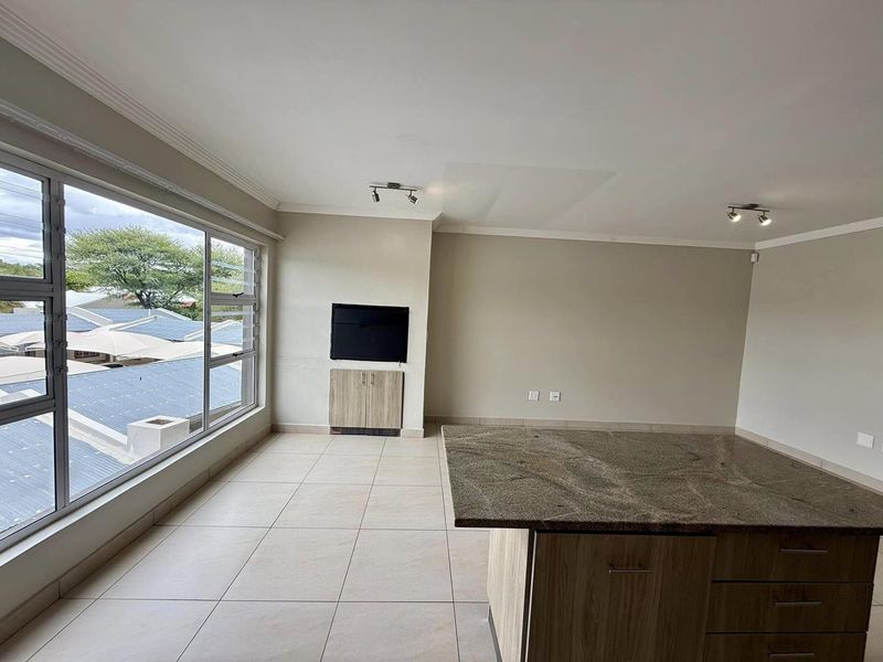 2 Bedroom Townhouse For Sale in Pionierspark Ext 1 - Photo 3