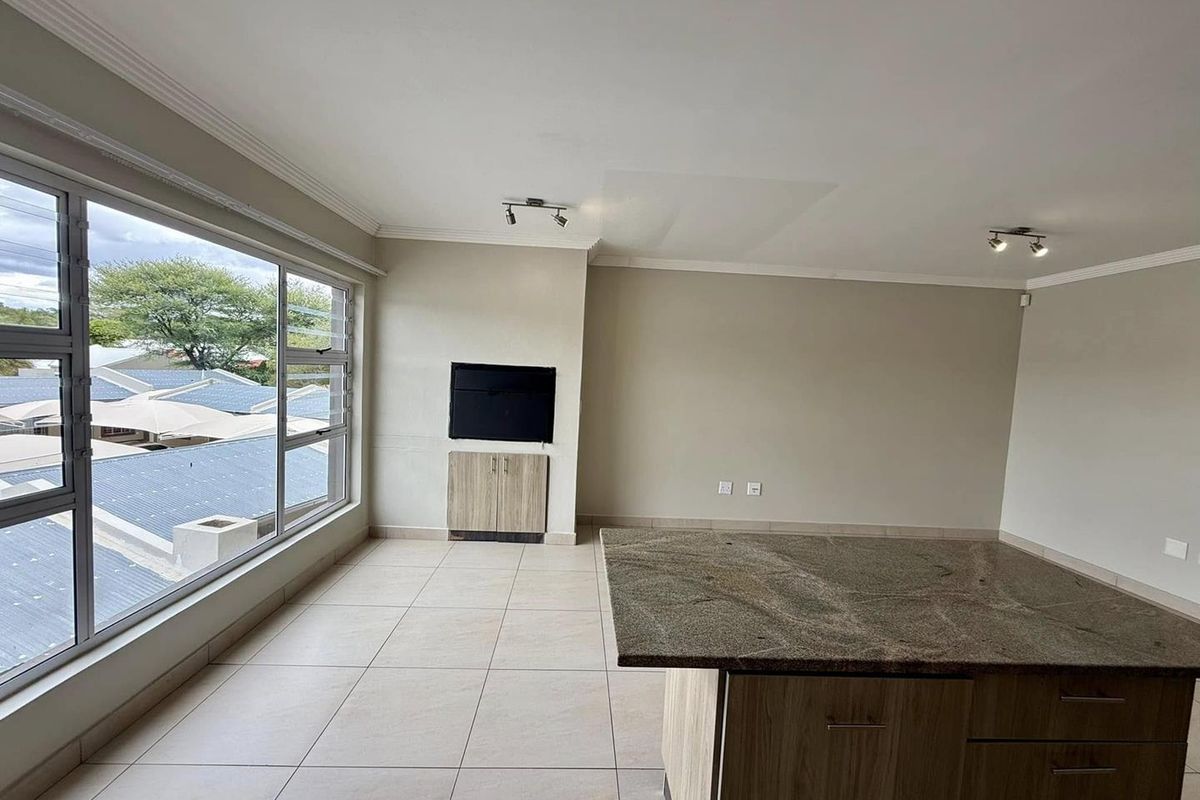 2 Bedroom Townhouse For Sale in Pionierspark Ext 1 - Photo 3