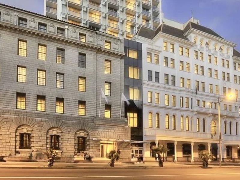 Exclusive Unit in Taj Cape Town – 15th Floor, Mountain & Garden Views - Photo 2