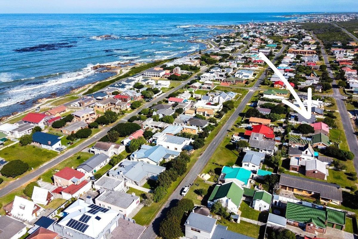 Live three streets from the ocean in Franskraal’s most sought-after beachside neighbourhood. - Photo 5