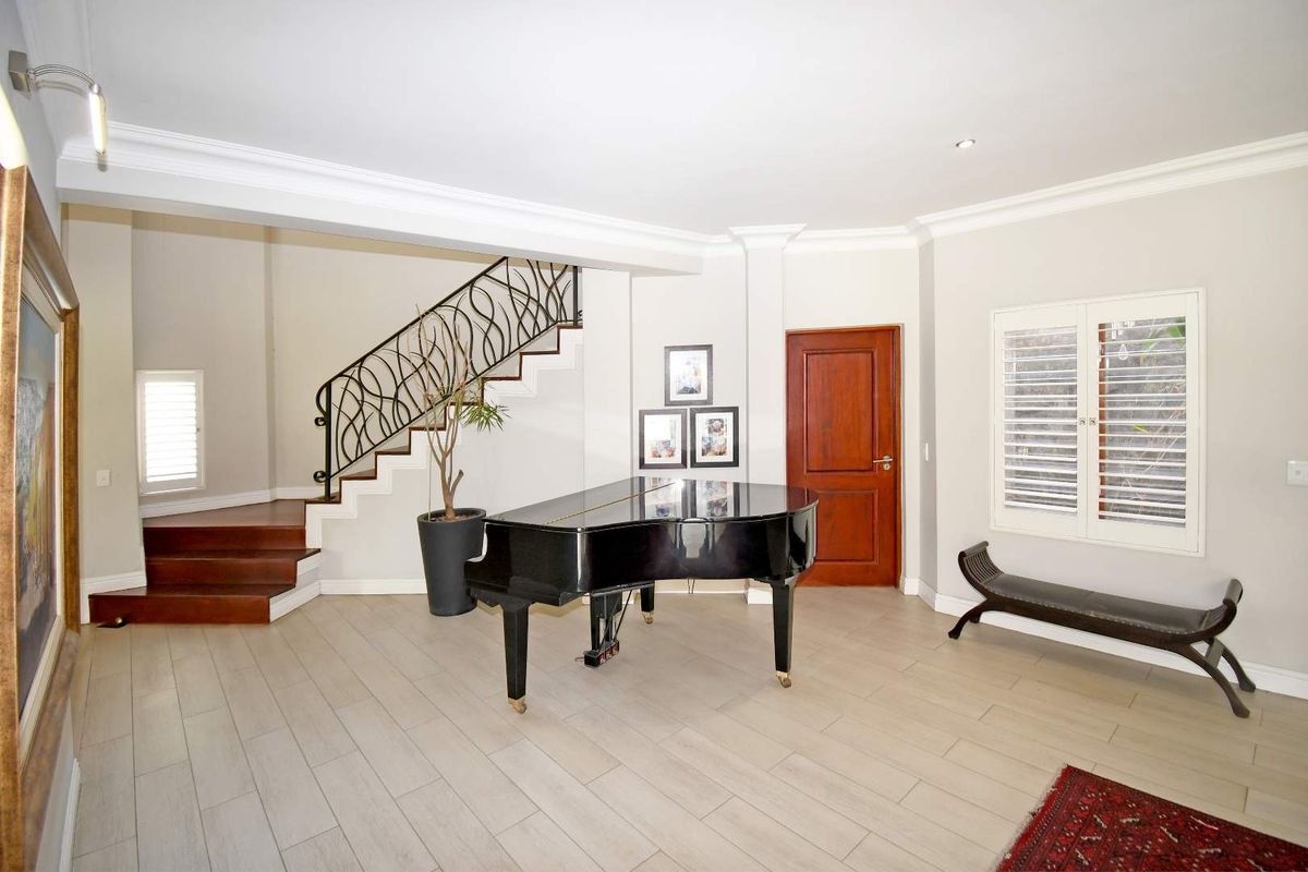 Contemporary Family Home in Secure Bryanston Enclosure - Photo 3