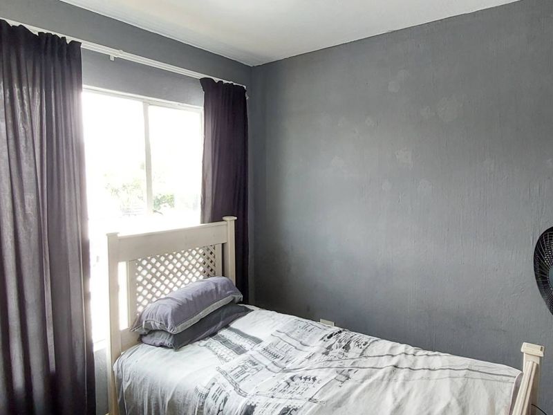 3 Bedroom in Secure Complex - Photo 8