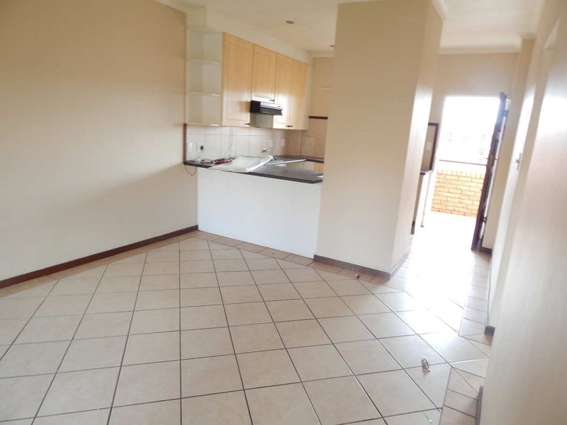 2 Bedroom top unit in Mooikloof Ridge for Sale - Photo 6