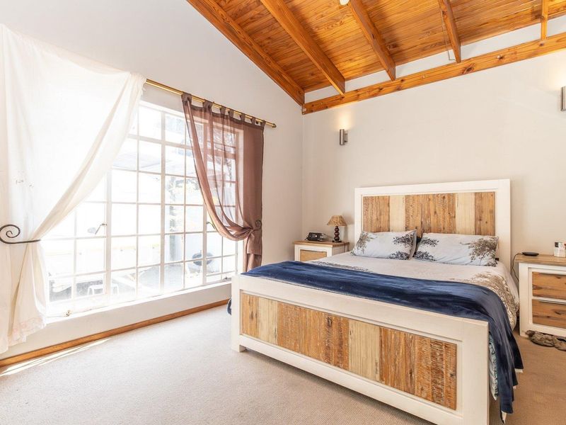 DON’T JUDGE A BOOK BY ITS COVER – THIS HOME HAS IT ALL! - Photo 7