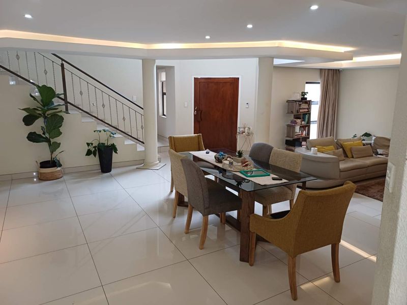 Modern 4 Bedroom House in Willowbrook - Photo 4