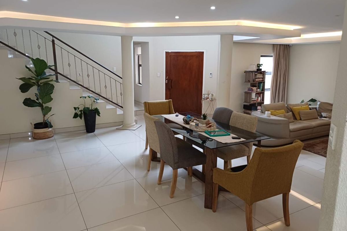 Modern 4 Bedroom House in Willowbrook - Photo 4