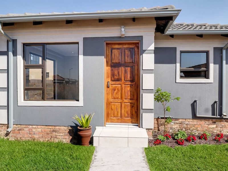 NEW DEVELOPMENT, ALL COSTS INCLUDED, FULL TITLE STANDS. NO DEPOSITS / 100% BONDS (dependent on client profile) - Photo 1