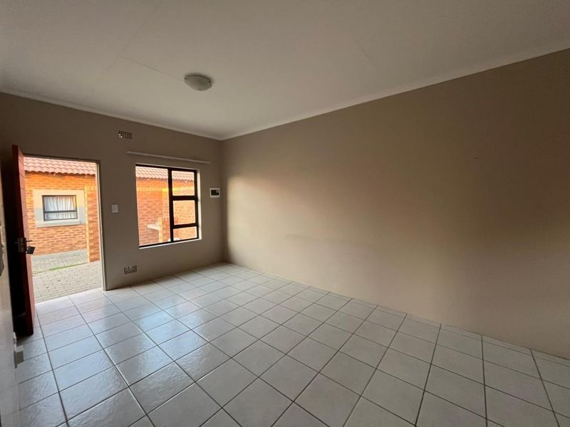 Townhouse For Sale in Trichardt, Secunda - Photo 6