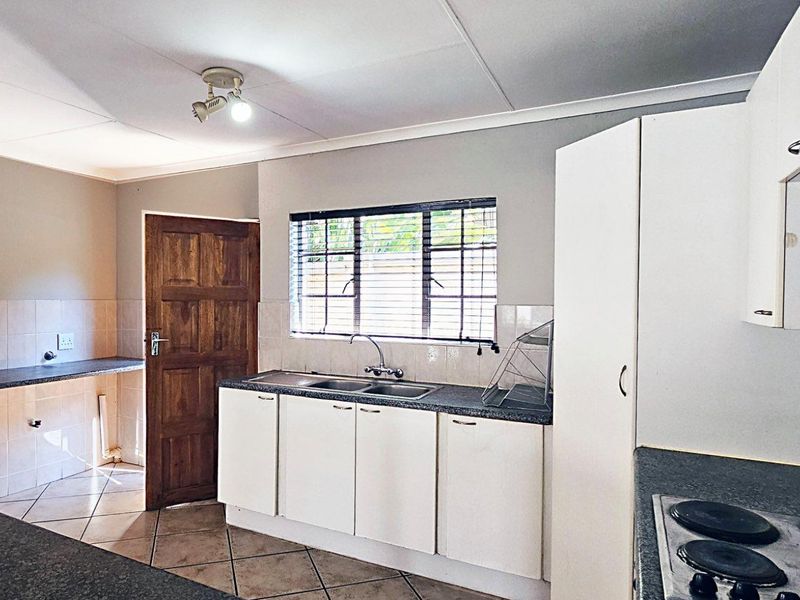 Your Dream Home in Honeydew Ridge Awaits! - Photo 10