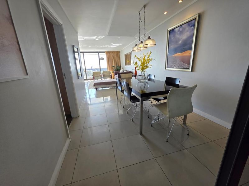 Fabulous Modern Upmarket Apartment. Available Immediately! - Photo 9