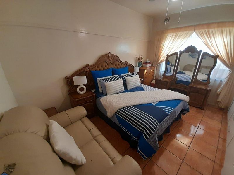 "Neat two bedroom apartment for sale" - Photo 9