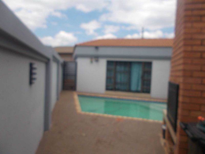 Immaculate property looking for a new owner. - Photo 10