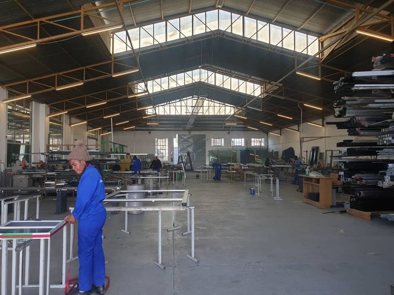 LAFRENZ TO LET - WAREHOUSE - Photo 2