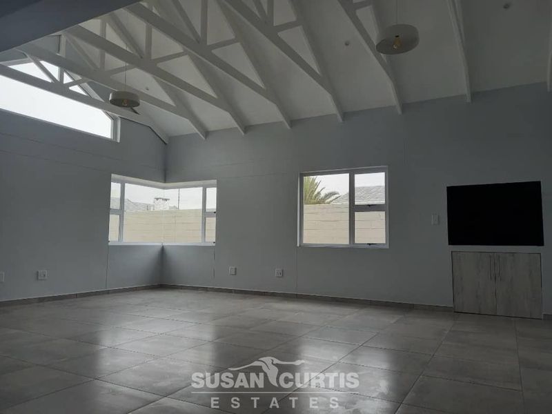 3 BEDROOM HOUSE IN MILE 4 EXT 1, FOR SALE - Photo 4
