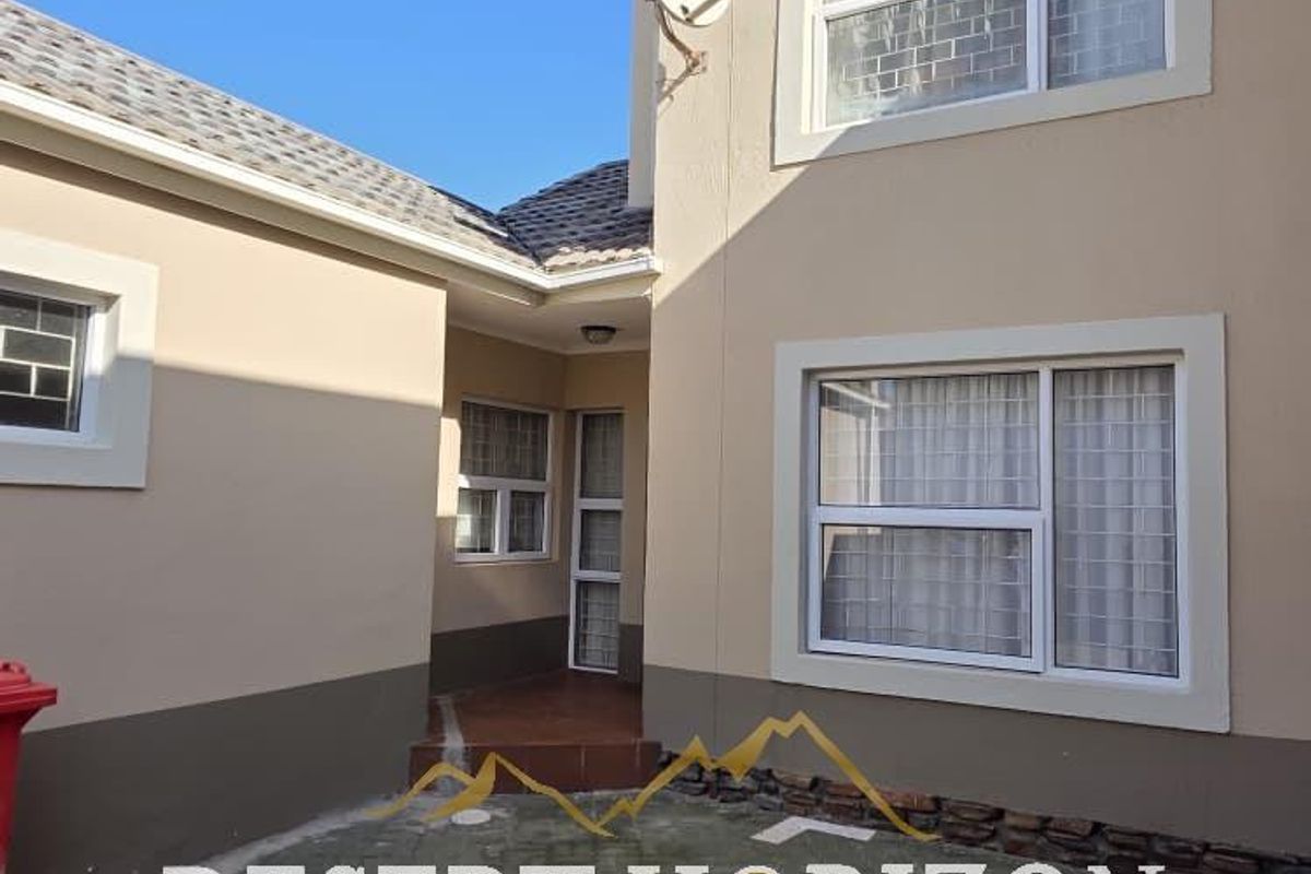 Long Beach | Townhouse for Sale – Perfect Lock-Up-and-Go Investment - Photo 2