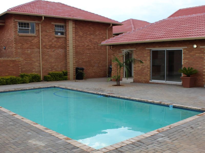 Charming Ground-floor 1-bedroom, 1-bathroom apartment, Carport - Photo 10