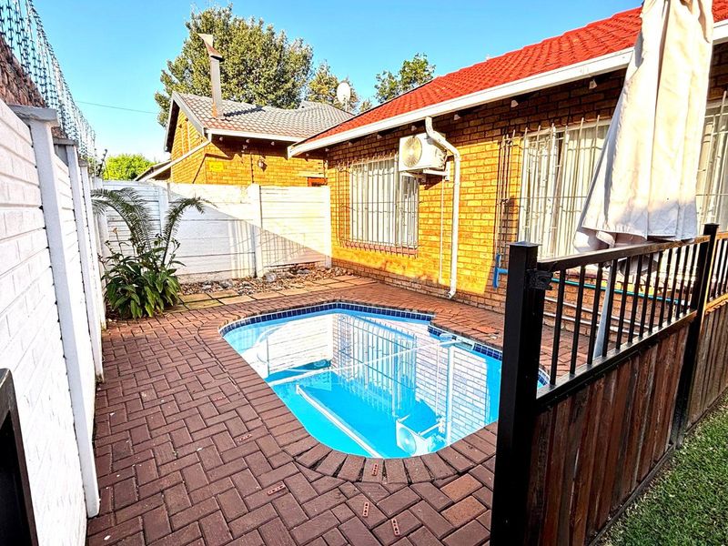 Ideal Starter Home: Space, Comfort & Opportunity Await. - Photo 3