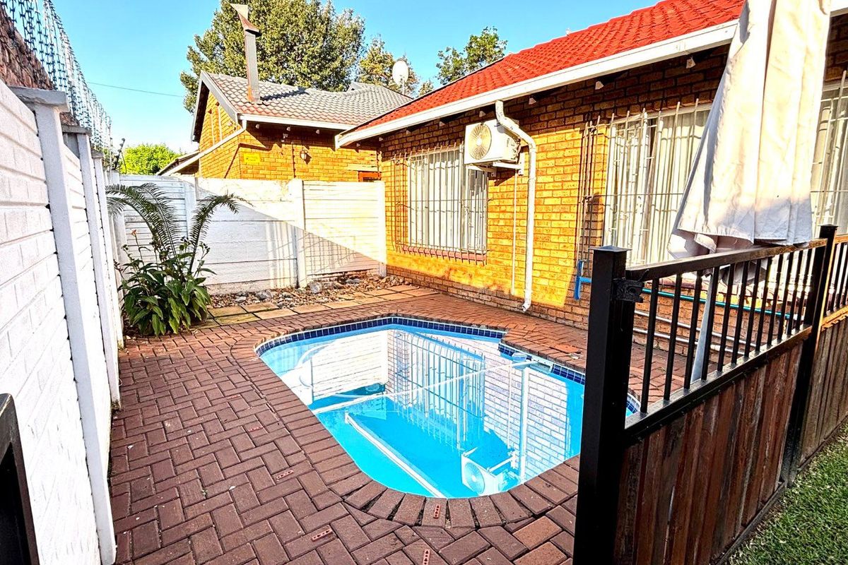 Ideal Starter Home: Space, Comfort & Opportunity Await. - Photo 3