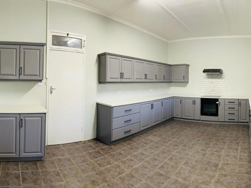 3x Bedrooms House with Flats For Sale in Tsumeb With 2x Bedrooms Flat - Photo 5