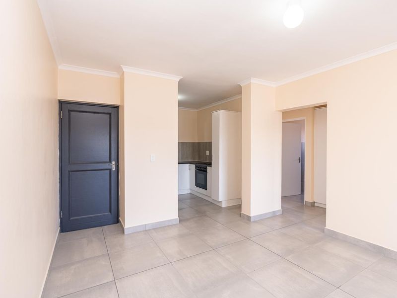 Spacious Three Bedroom Apartment - Photo 7