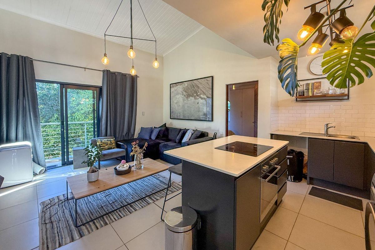 Move-in ready | Modern finishes | Private garden | Exceptional convenience - Photo 4
