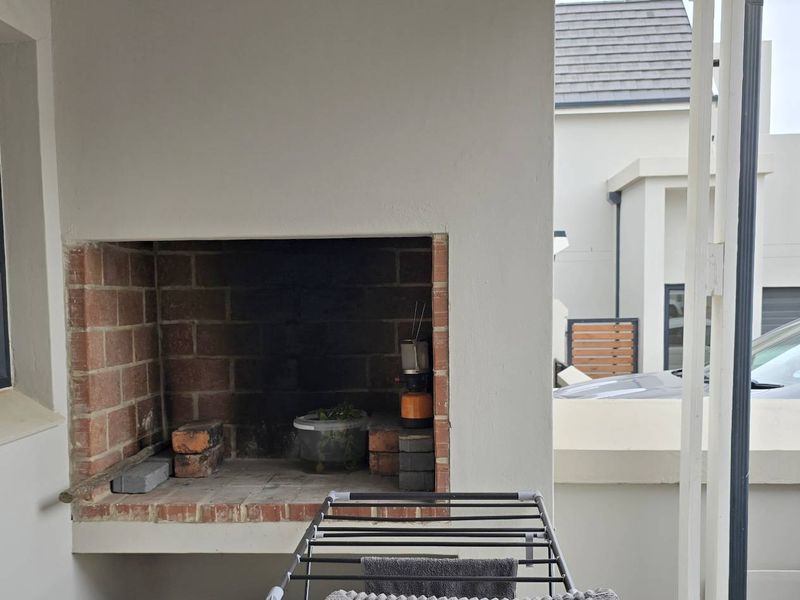 Charming Ground Floor Unit in Hartland Lifestyle Estate - Photo 9