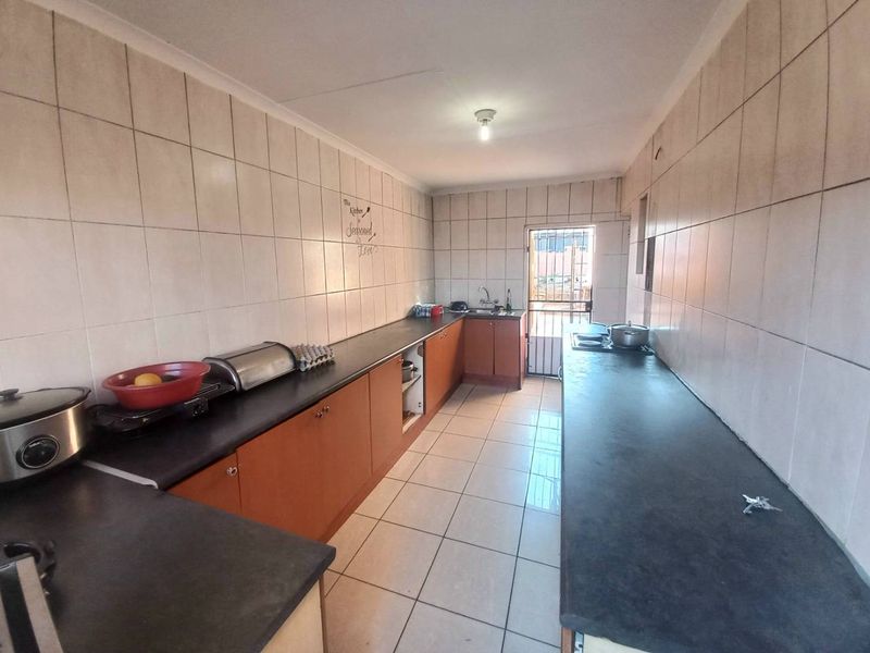 Three bedrooms house for sale in Elandspoort - Photo 8