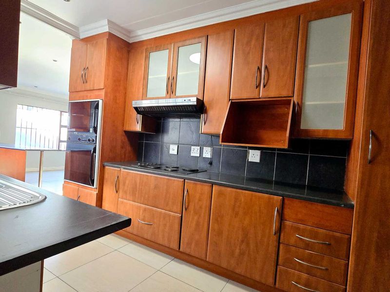 Newly Renovated Family Home with Flatlet Potential & Exceptional Entertainment Space - Photo 8