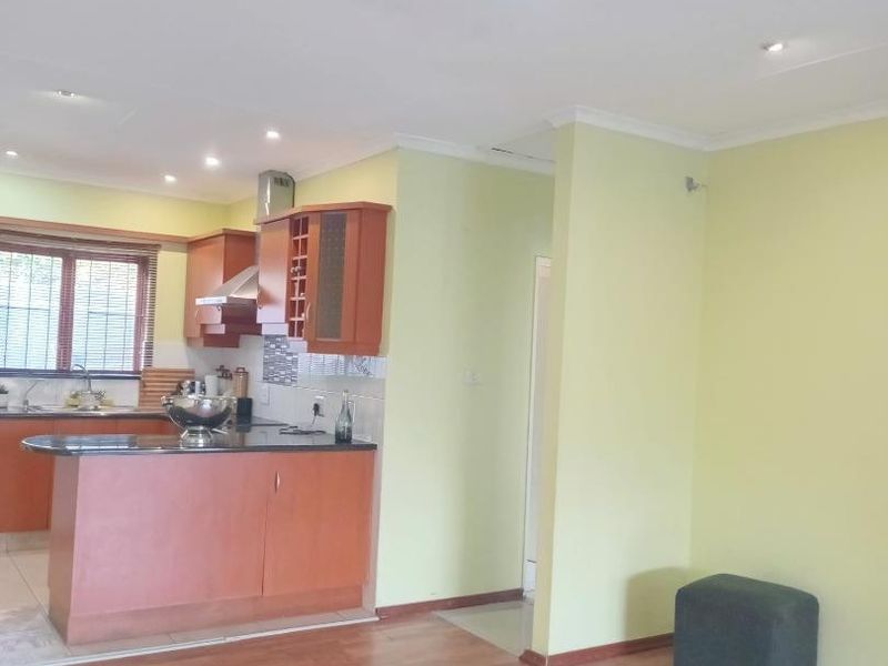 A cosy lock up and go townhouse to rent - Photo 6