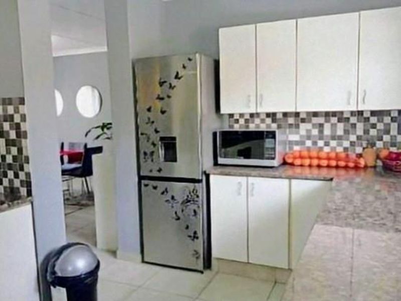 3 Bedroom Family Townhouse To Let - Photo 6