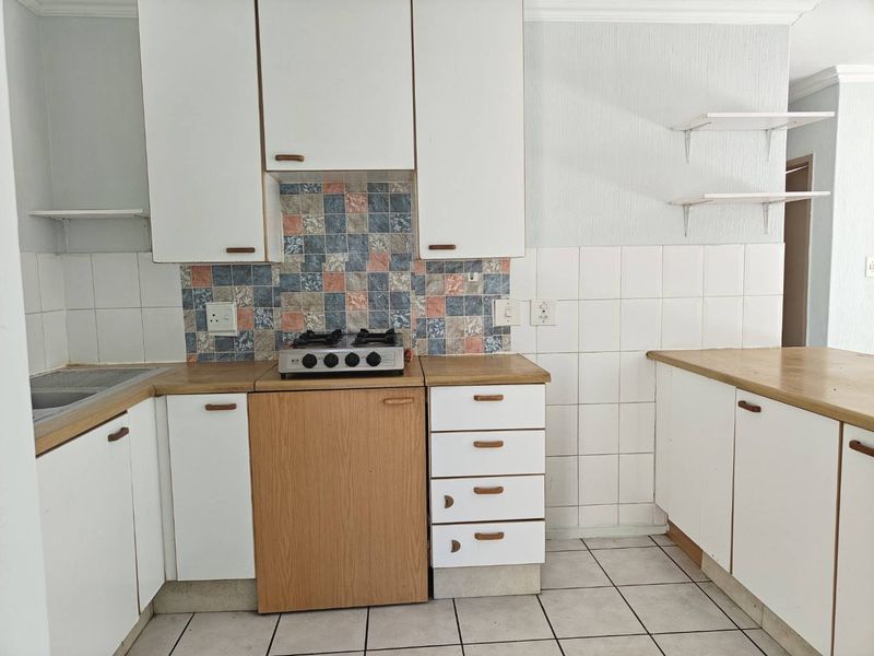 2 Bedroom Apartment for Sale in Vorna Valley - Midrand. - Photo 2