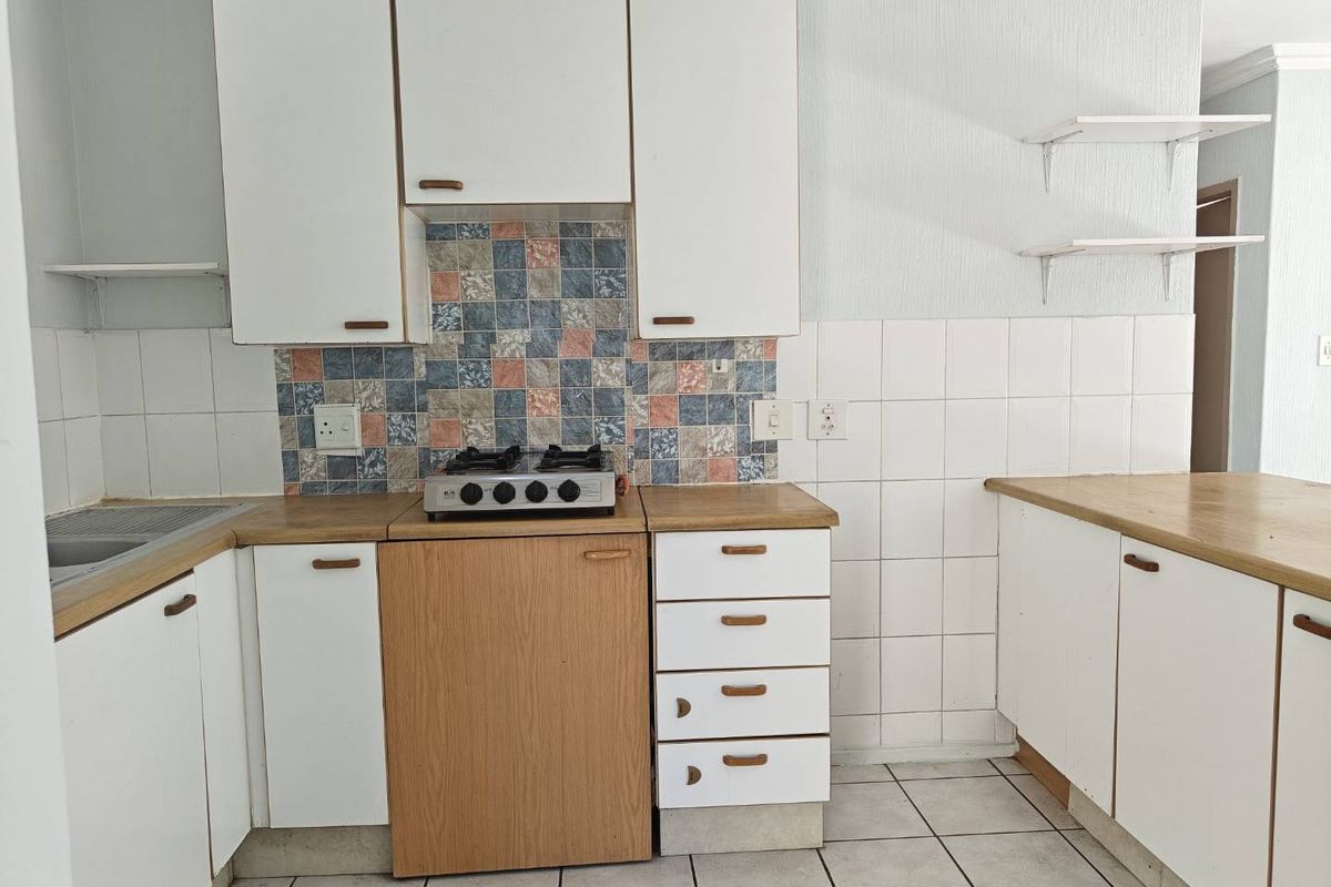 2 Bedroom Apartment for Sale in Vorna Valley - Midrand. - Photo 2