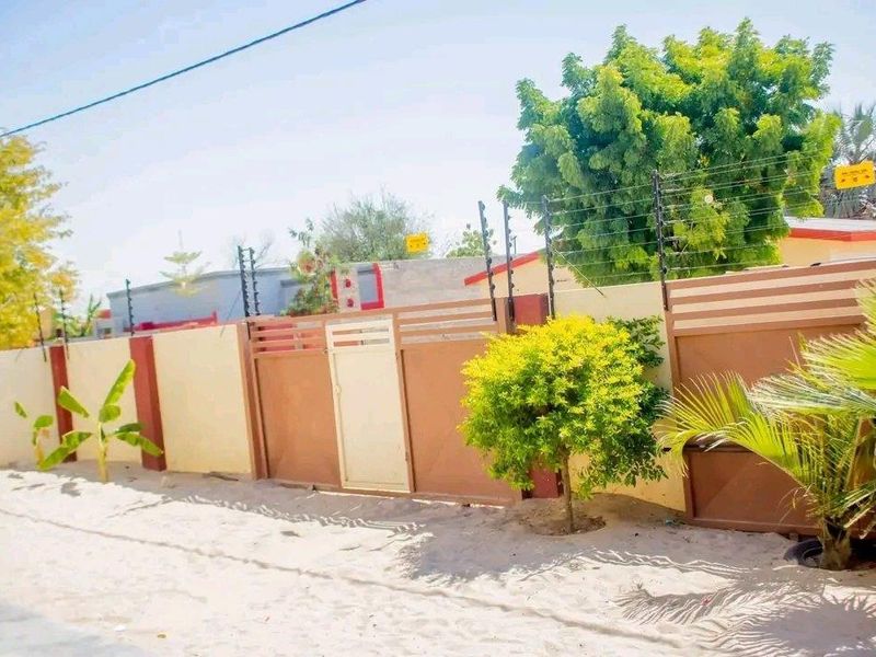 FOR SALE: Spacious 5-Bedroom Home in Shinime, Ondangwa Extension 2 — Now Selling Far Below Valuation!N$1 200 000.00 cost exclusive Call Penda on 081 2979971 - Photo 3