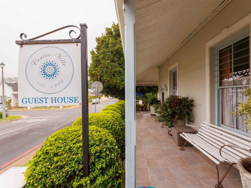 Established Nine-Bedroom Guest House Offered as a Going Concern in Franschhoek - Photo 2