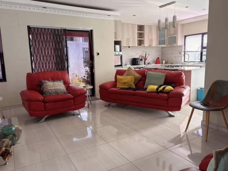 Three Bedroom House For Rent In Rocky Crest - Photo 4