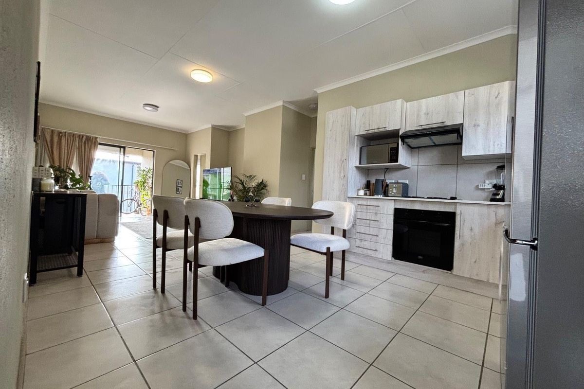 Modern 2-Bedroom, 2-Bathroom Second-Floor Apartment - Stylish, Spacious & Move-In Ready! - Photo 2