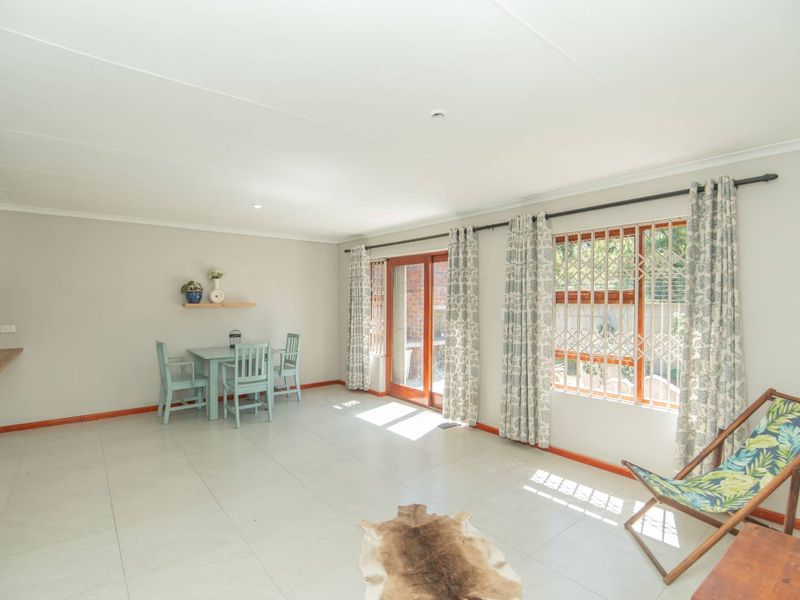 Spacious and Warm - Photo 5