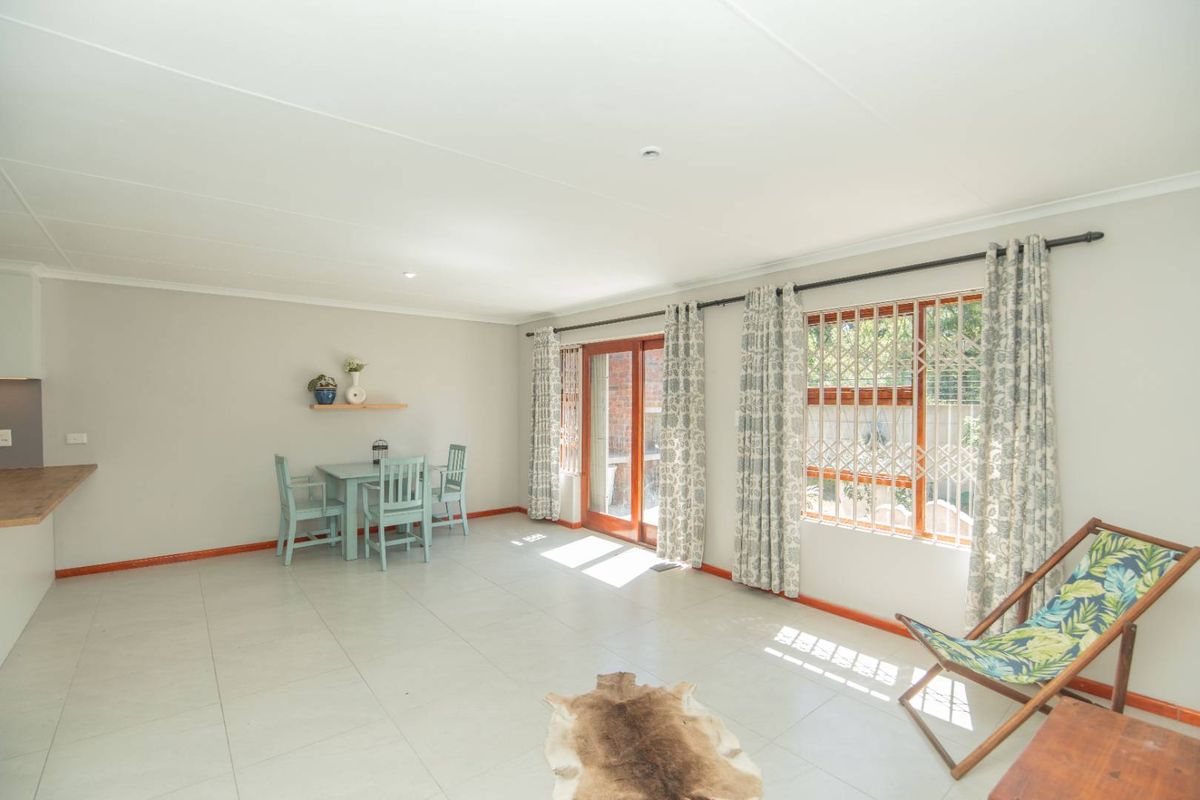 Spacious and Warm - Photo 5