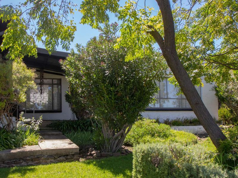 Waterfront Living – A Once-in-a-Lifetime Opportunity. 3 BedroomHouse with Flatled- Turn-Key investment with Solar Backup system - Photo 2