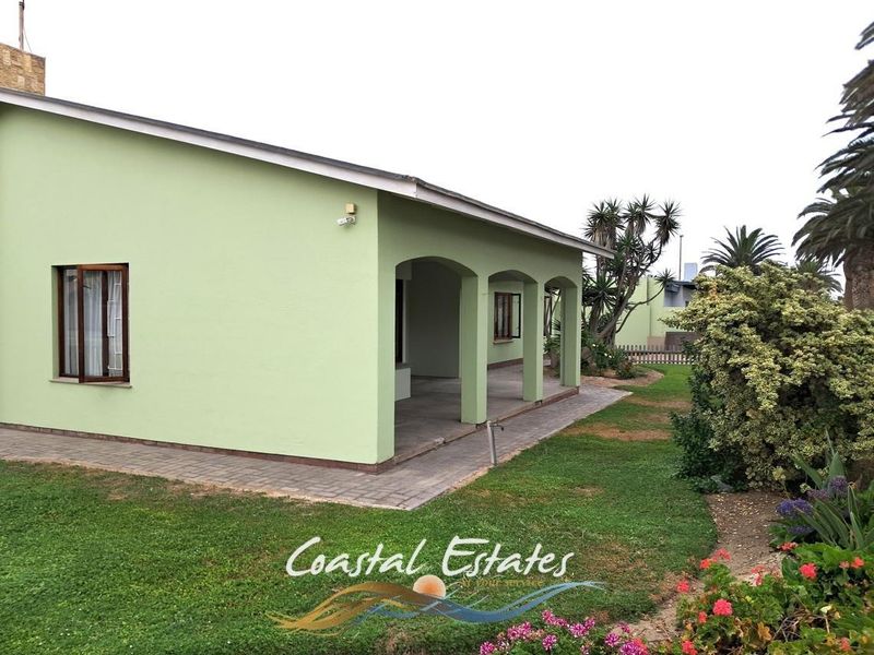 **Charming 5-Bedroom Corner Property in Kramersdorf** - Photo 3