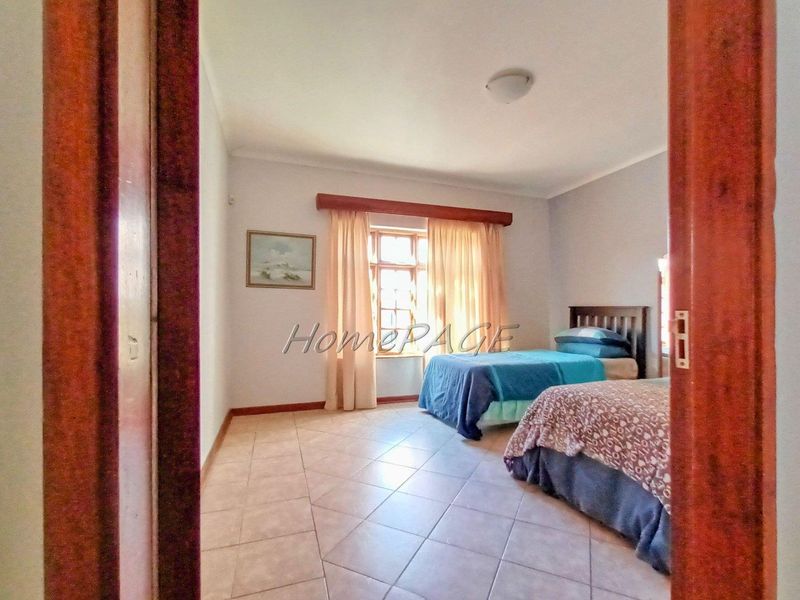 Ext 9, Swakopmund:  4 Bedr Home with 2 Bedr Flat is for Sale - Photo 9