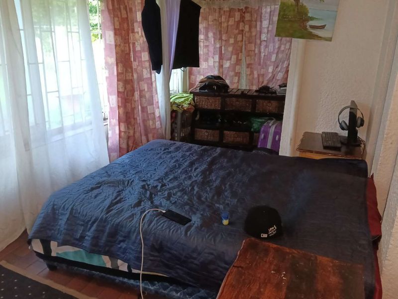 House For Sale in Crystal Park - Photo 8